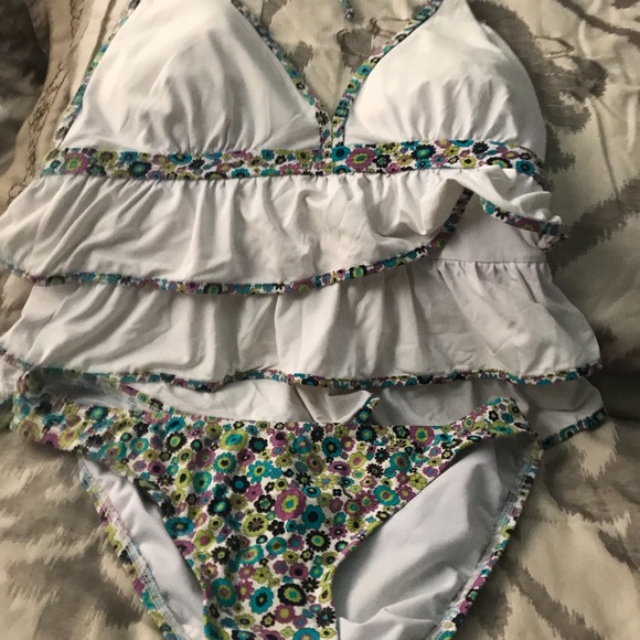 Bathing suits - Picture 2 of 8